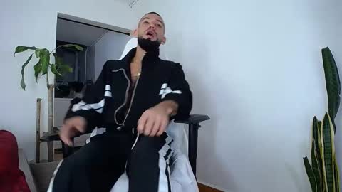 Snapshot of diamond_black00 chatting on September 17, 1:51 am MaSSimo online show from September 17, 1:51 am