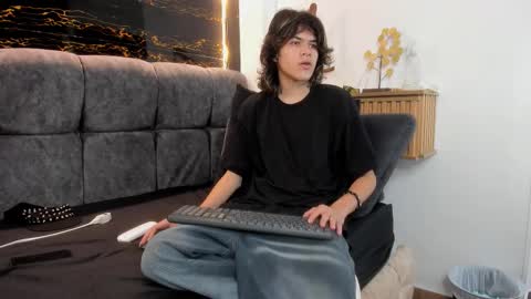 Snapshot of diamond_twink chatting on March 20, 1:49 pm diamond_twink online show from March 20, 1:49 pm