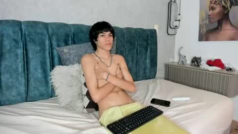 Snapshot of diamond_twink chatting on June 13, 2:26 pm diamond_twink online show from June 13, 2:26 pm