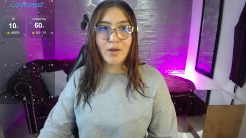 Snapshot of diamondfox_m chatting on May 5, 11:51 am Your Diamond online show from May 5, 11:51 am