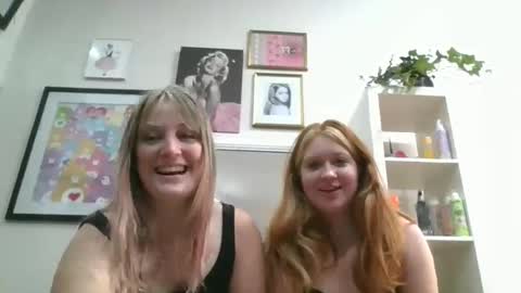 Snapshot of diamondj2104 chatting on October 24, 5:20 pm diamondj2104 online show from October 24, 5:20 pm