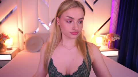 Snapshot of diana_nova chatting on May 25, 6:52 am diana_nova online show from May 25, 6:52 am