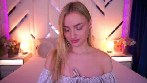 Snapshot of diana_nova chatting on June 6, 6:07 am diana_nova online show from June 6, 6:07 am