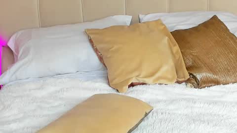 dianac1998 online show from February 14, 5:43 pm