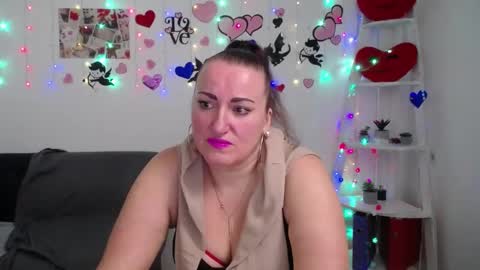 Snapshot of dianamgg chatting on March 6, 6:52 am Diana online show from March 6, 6:52 am