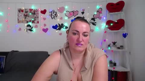 Snapshot of dianamgg chatting on March 6, 4:17 pm Diana online show from March 6, 4:17 pm