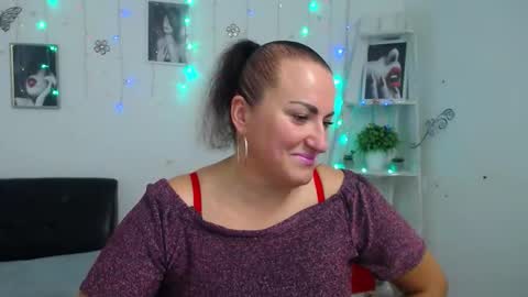 Snapshot of dianamgg chatting on October 9, 5:27 am Diana online show from October 9, 5:27 am