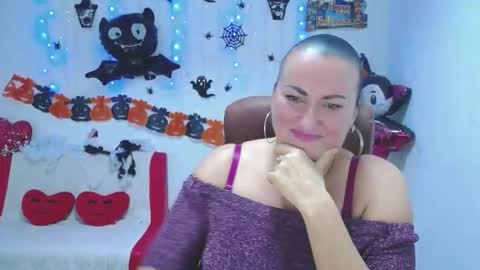 Snapshot of dianamgg chatting on October 21, 5:35 pm Diana online show from October 21, 5:35 pm