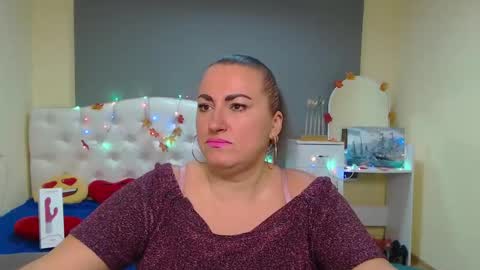 Snapshot of dianamgg chatting on November 19, 6:35 am Diana online show from November 19, 6:35 am