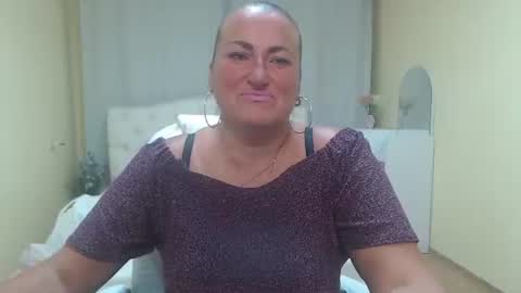 Snapshot of dianamgg chatting on July 21, 5:43 am Diana online show from July 21, 5:43 am