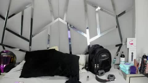 dianarous online show from March 7, 3:47 am