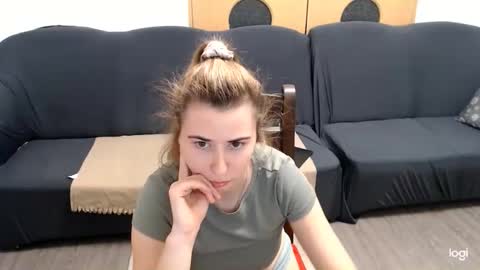 Snapshot of dianasmiey7 chatting on December 4, 7:23 pm dianasmiey7 online show from December 4, 7:23 pm