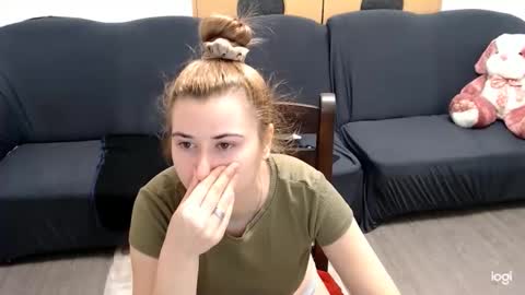 Snapshot of dianasmiey7 chatting on January 18, 6:32 pm dianasmiey7 online show from January 18, 6:32 pm