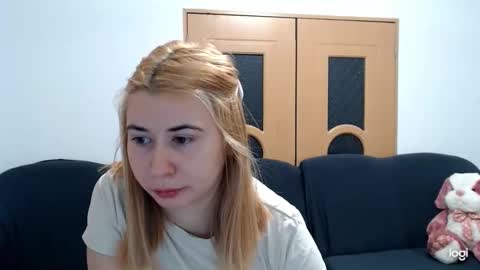 Snapshot of dianasmiey7 chatting on February 8, 9:03 am dianasmiey7 online show from February 8, 9:03 am