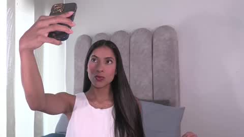 Melania   -    online show from February 13, 9:06 pm