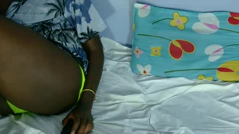 Snapshot of dick_giantcouples chatting on June 24, 6:18 pm dick_giantcouples online show from June 24, 6:18 pm