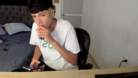 dick online show from April 18, 7:58 pm