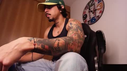 Snapshot of dickdamian_ chatting on October 3, 8:06 pm Damin online show from October 3, 8:06 pm