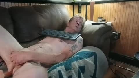 Snapshot of dickfitzwell1234762678 chatting on July 18, 6:17 am heywoodjablomey online show from July 18, 6:17 am