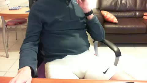 Snapshot of didonc chatting on May 8, 7:19 pm didonc from france..... online show from May 8, 7:19 pm