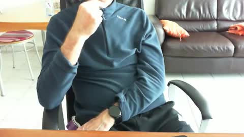 Snapshot of didonc chatting on May 11, 3:07 pm didonc from france..... online show from May 11, 3:07 pm