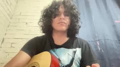 dieciochocentimetross online show from June 7, 8:01 pm