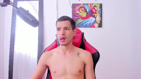 Snapshot of diego_latino chatting on June 24, 7:13 pm Diego lat online show from June 24, 7:13 pm