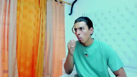 Snapshot of diego_stonee chatting on May 23, 7:18 pm Diego online show from May 23, 7:18 pm