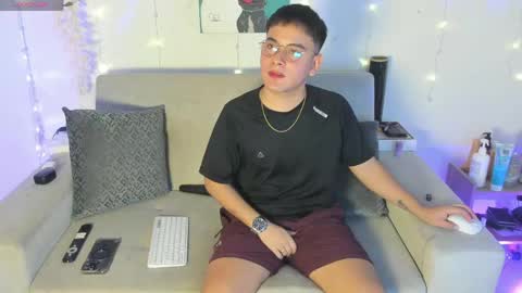 Diego Robles online show from June 2, 1:02 pm