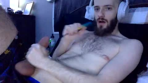 Snapshot of digbicknik chatting on February 6, 10:04 am digbicknik online show from February 6, 10:04 am