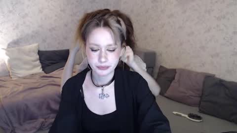 Hi im Alice 3 Im usualy online 03-10 or 17-21 UTC0 online show from February 9, 10:03 pm