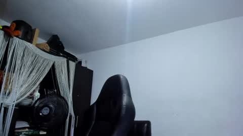 Snapshot of diiego_xxx chatting on July 9, 9:02 am diiego_xxx online show from July 9, 9:02 am
