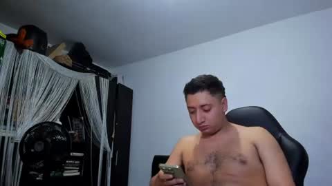 Snapshot of diiego_xxx chatting on July 10, 10:56 pm diiego_xxx online show from July 10, 10:56 pm