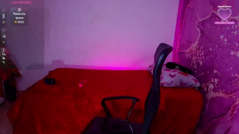 Snapshot of diiosa_latina chatting on June 4, 8:15 pm diiosa_latina online show from June 4, 8:15 pm
