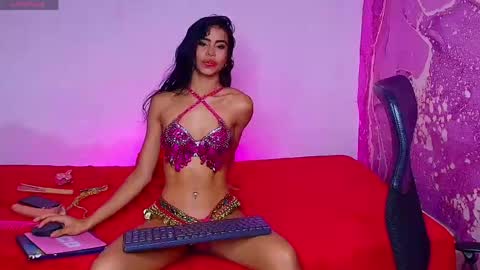 Snapshot of diiosa_latina chatting on June 5, 8:36 pm diiosa_latina online show from June 5, 8:36 pm