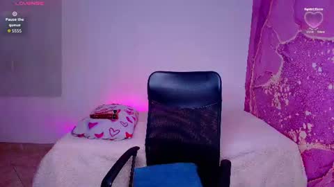 Snapshot of diiosa_latina chatting on June 16, 7:16 pm diiosa_latina online show from June 16, 7:16 pm