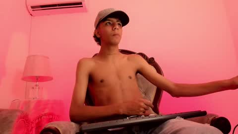 dikey_18 online show from December 7, 9:00 pm