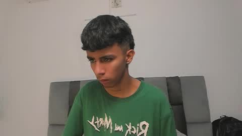 dikey_18 online show from February 26, 8:44 pm