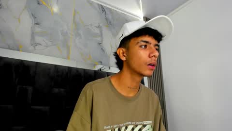 dikey_18 online show from March 6, 8:48 pm