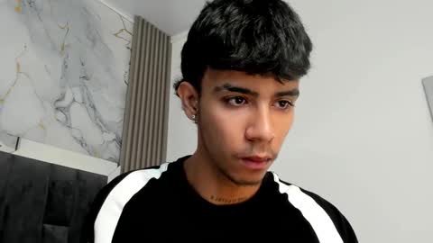 dikey_18 online show from March 8, 9:06 am