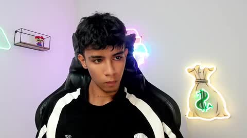 dikey_18 online show from March 11, 5:49 am