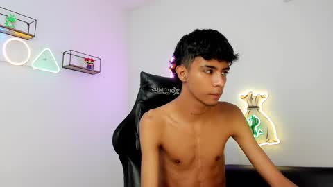 dikey_18 online show from March 11, 8:52 am