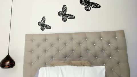 dikey_18 online show from September 25, 9:51 pm