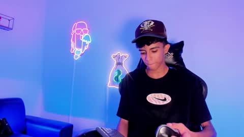 dikey_18 online show from September 27, 8:58 pm