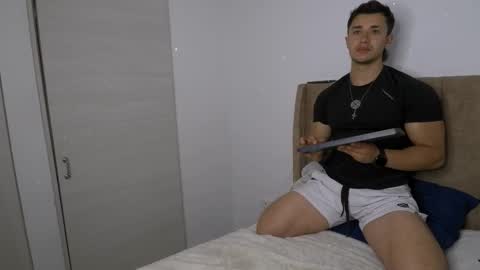 Snapshot of dilan_coy chatting on March 9, 9:52 pm Dilan Coy online show from March 9, 9:52 pm