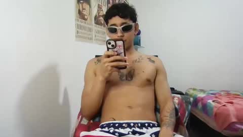 Snapshot of dillom420 chatting on January 23, 5:45 am dillom420 online show from January 23, 5:45 am