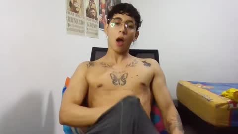 Snapshot of dillom420 chatting on January 30, 5:41 am dillom420 online show from January 30, 5:41 am