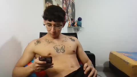 Snapshot of dillom420 chatting on January 31, 4:03 am dillom420 online show from January 31, 4:03 am