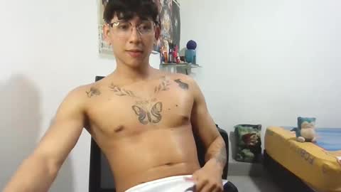 Snapshot of dillom420 chatting on February 12, 4:33 am dillom420 online show from February 12, 4:33 am