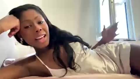 Snapshot of dilussoangel chatting on June 19, 6:23 pm dilussoangel online show from June 19, 6:23 pm
